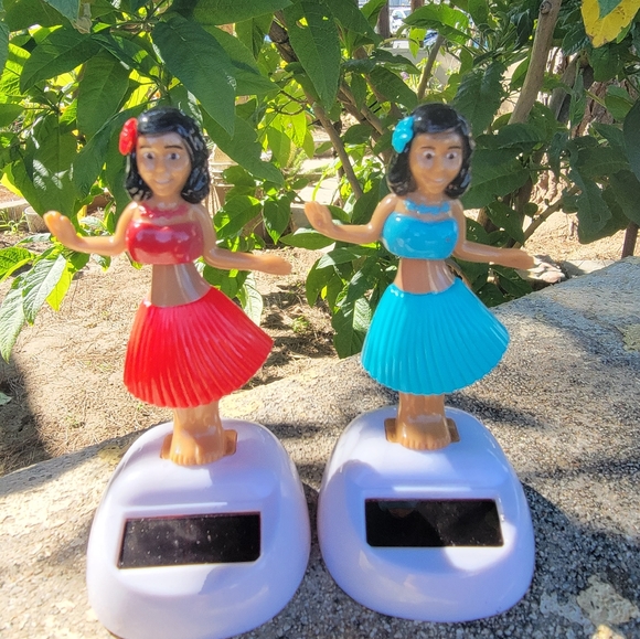 NWT/ Solar Powered Dancing Hula Girl Swinging Bobble ( set of 2) - Picture 4 of 8